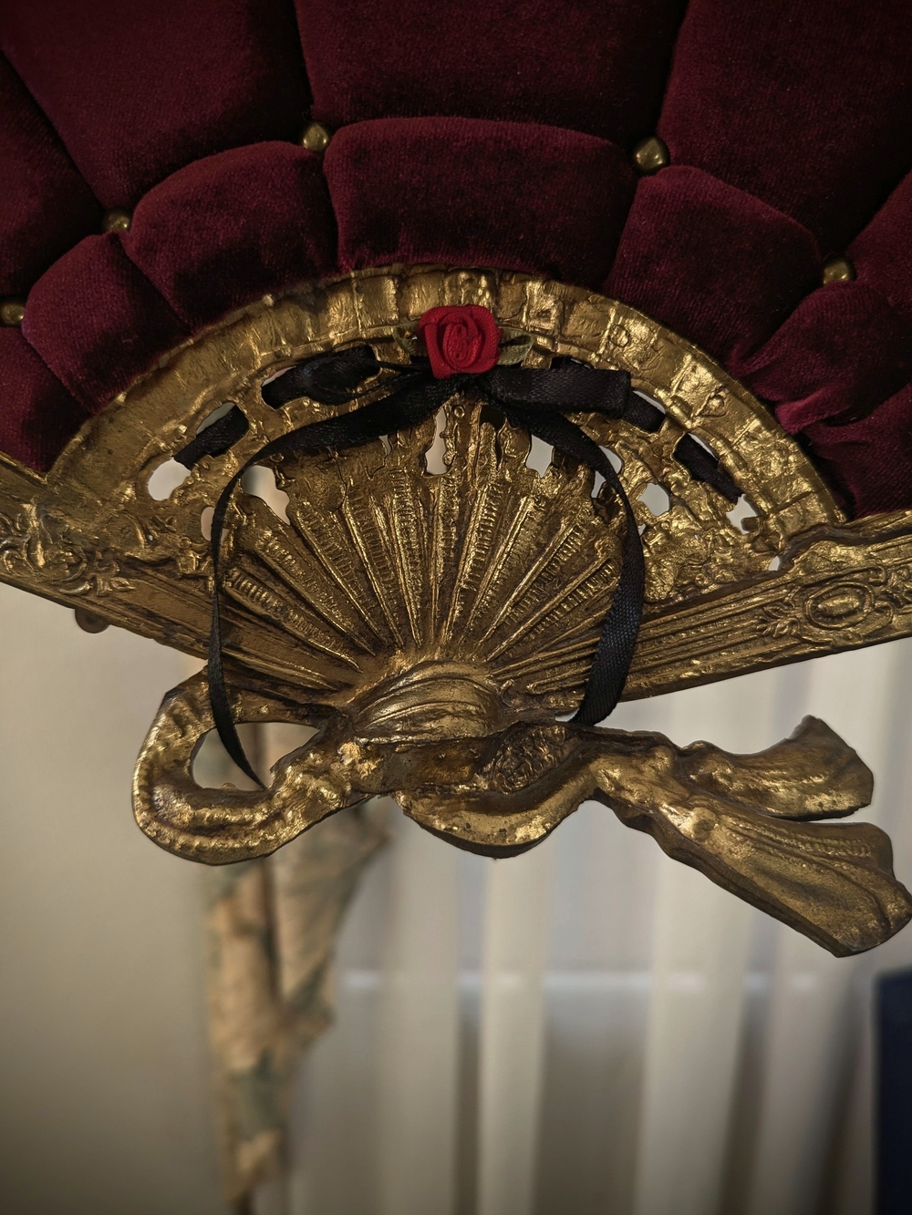 "Box 5" Phantom of the Opera Inspired Hand-Tufted Jewelry Display - Picture 5 of 6